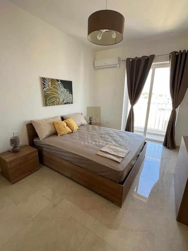 Modern and bright 2-bedroom, 2-bathroom penthouse