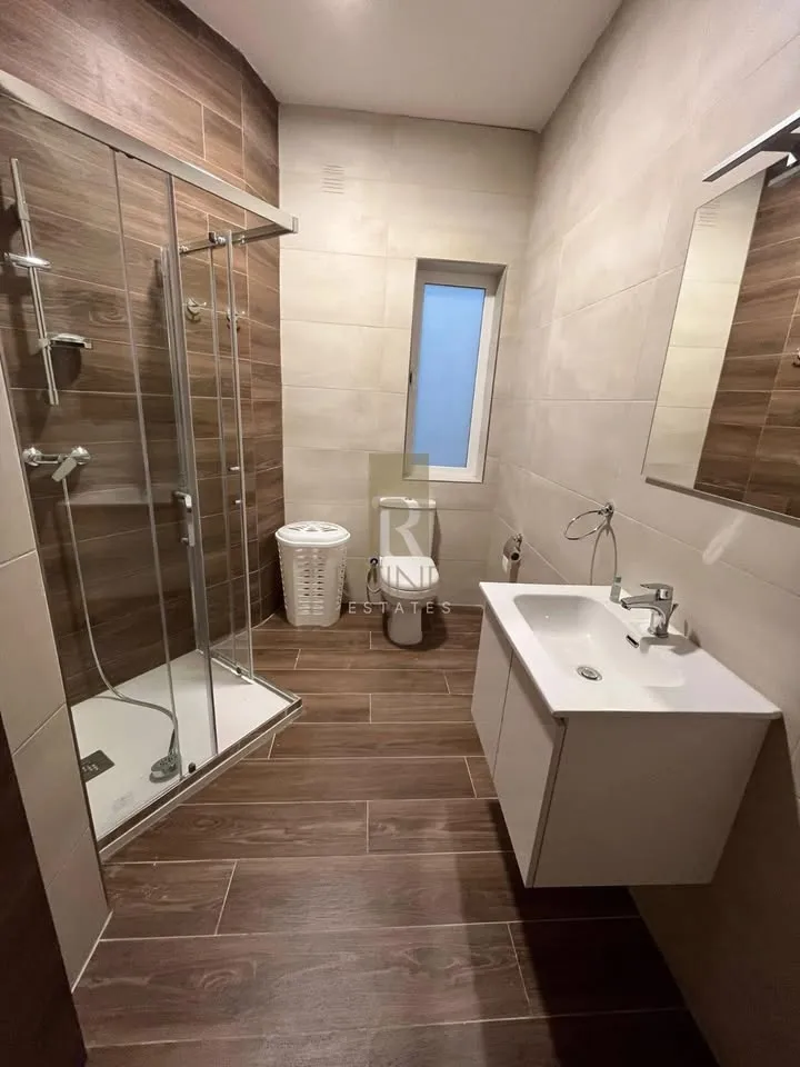 Modern and bright 2-bedroom, 2-bathroom penthouse