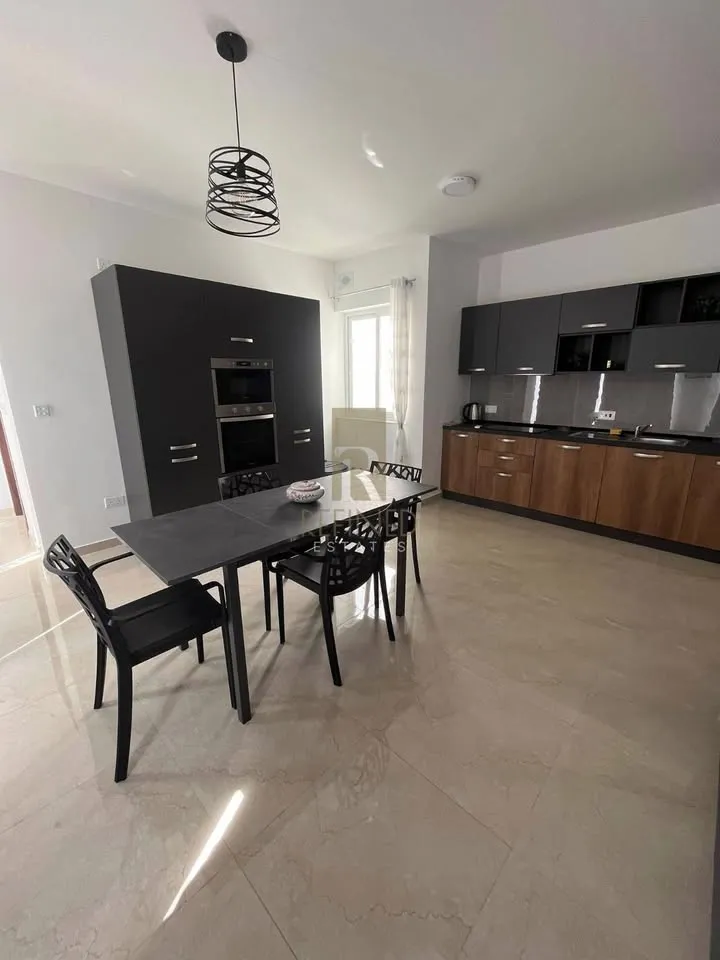 Modern and bright 2-bedroom, 2-bathroom penthouse