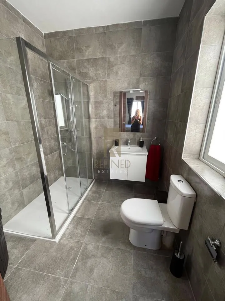 Modern and bright 2-bedroom, 2-bathroom penthouse