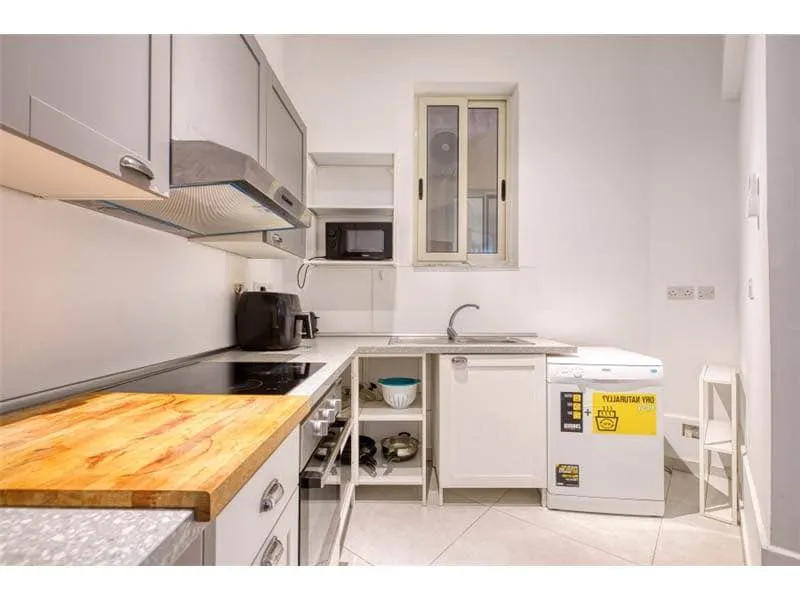 3 bedroom maisonette for rent in Sliema