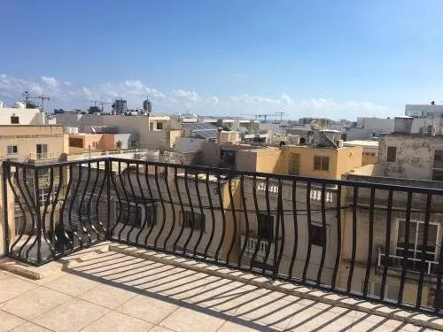 SWIEQI | 2 bdr 2 bath Penthouse | Long Let