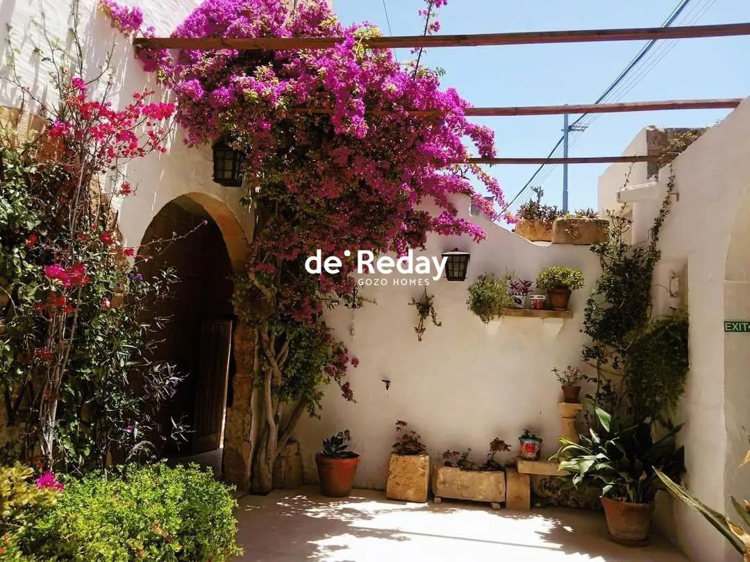 Charming House of Character with Pool in Sannat
