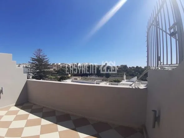 Cozy penthouse in a central location in Naxxar