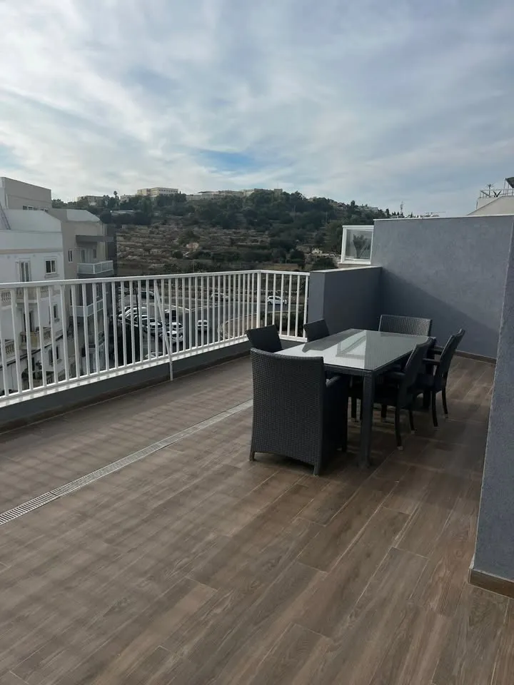 Modern 2 bed and 2 bath PENTHOUSE in Iklin