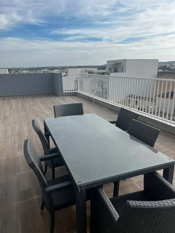 Modern 2 bed and 2 bath PENTHOUSE in Iklin