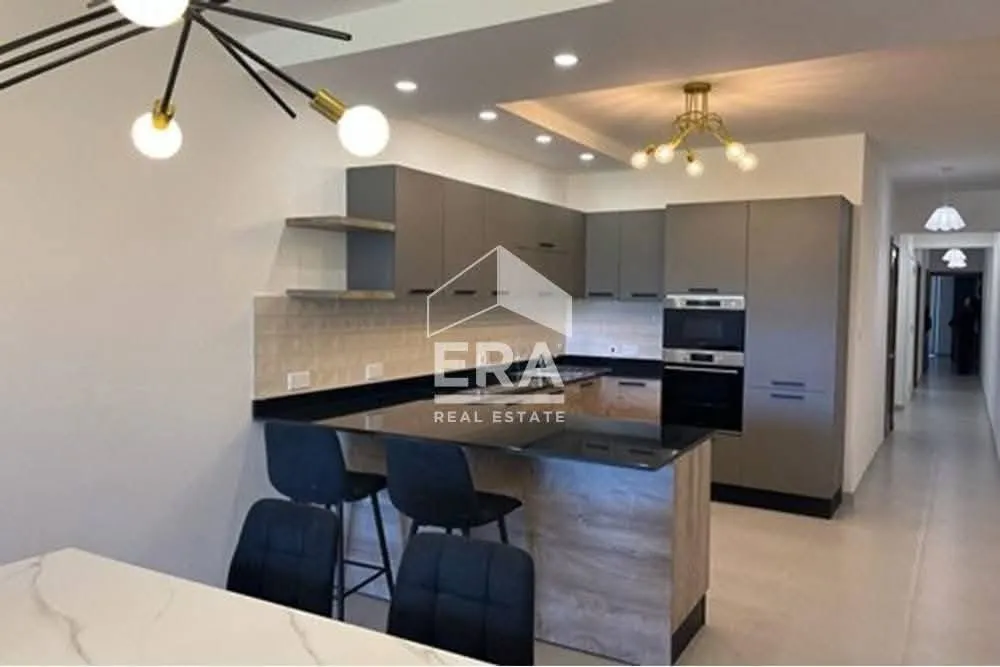 Stylish 2-Bedroom Apartment in Victoria