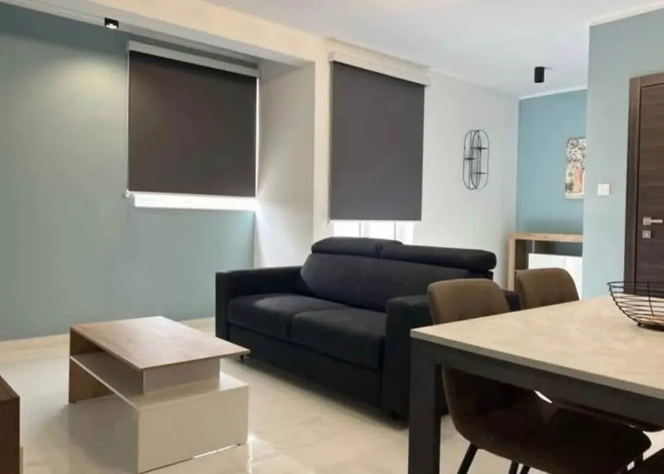 NEWLY FINISHED 1 BED APT