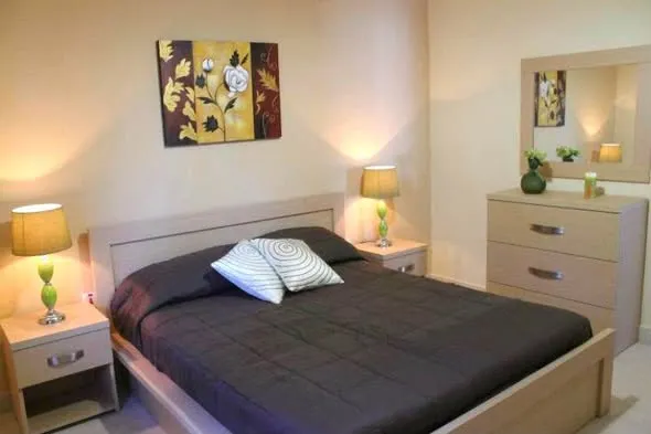 2 Bedroom 1 Bathroom Apartment with Terrace