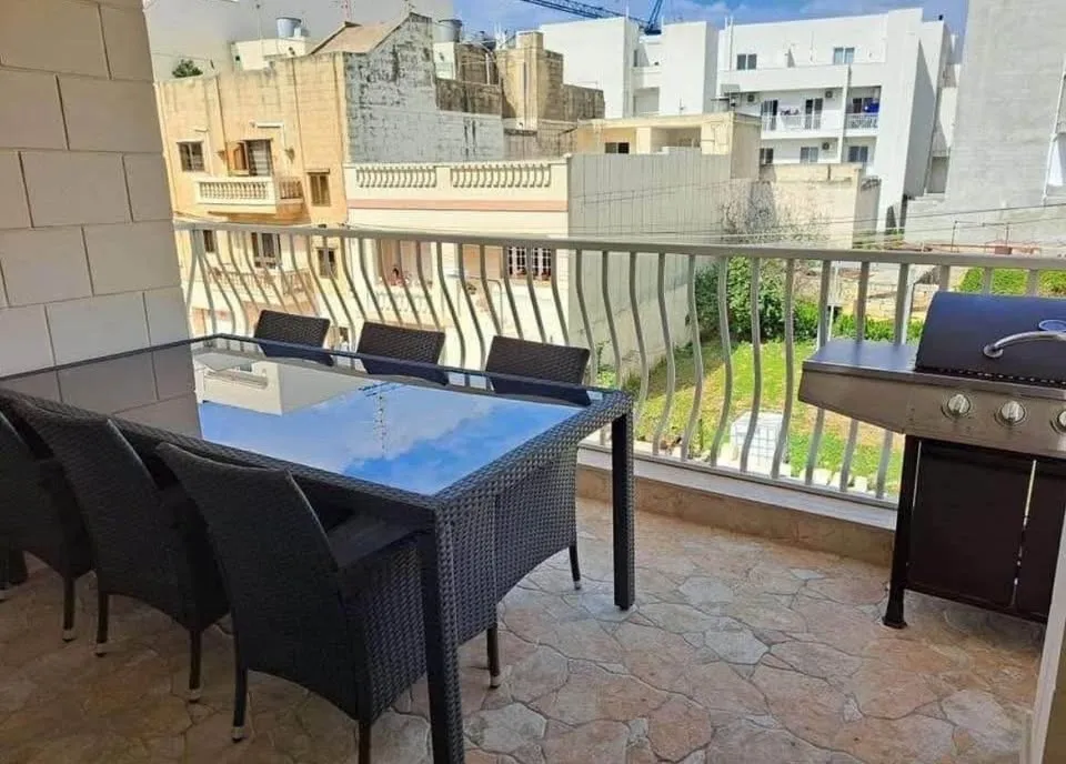 Modern Apartment Close All Amenities