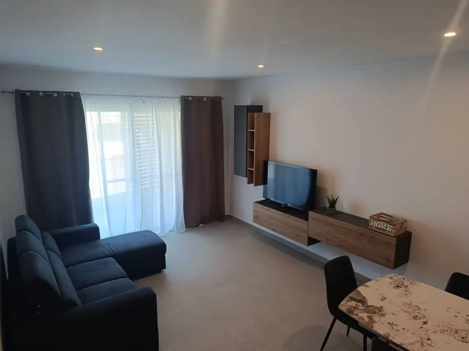 Bright modern 2 bedroom apartment in Birzebbugia