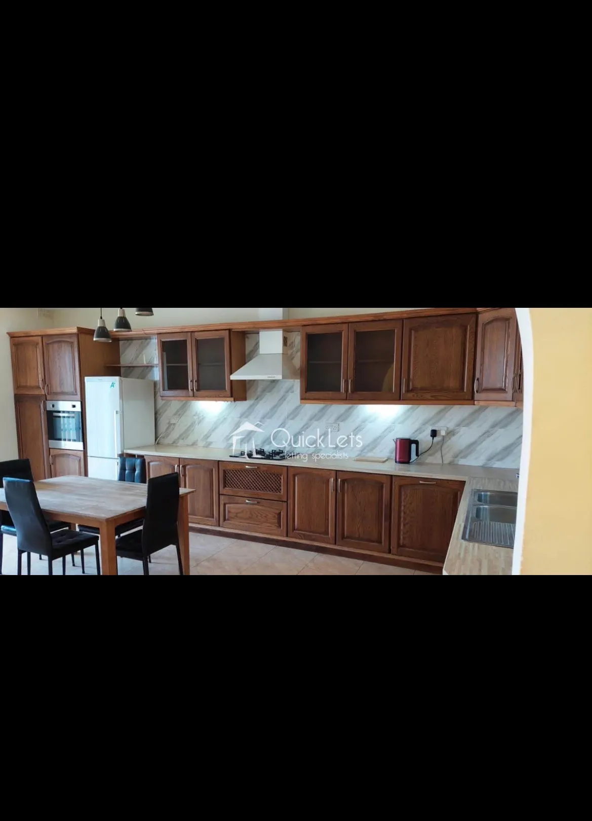 Bright and spacious three bedroom apartment in M'Scala