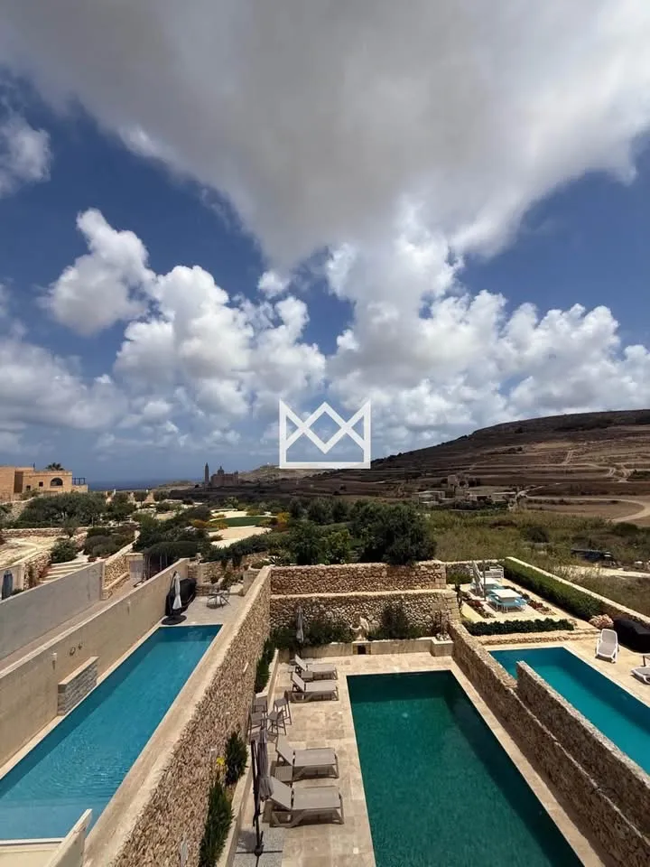 Gharb- Luxury Apartment with communal Pool and Views