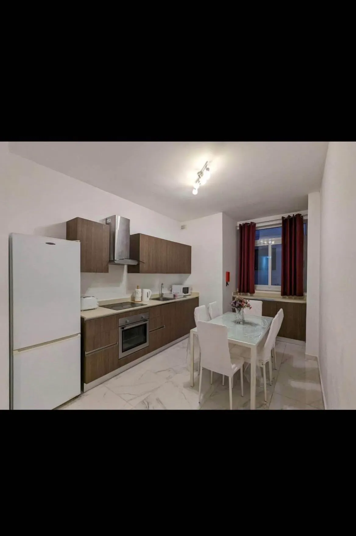 Bright and spacious bedroom in San Ġwann