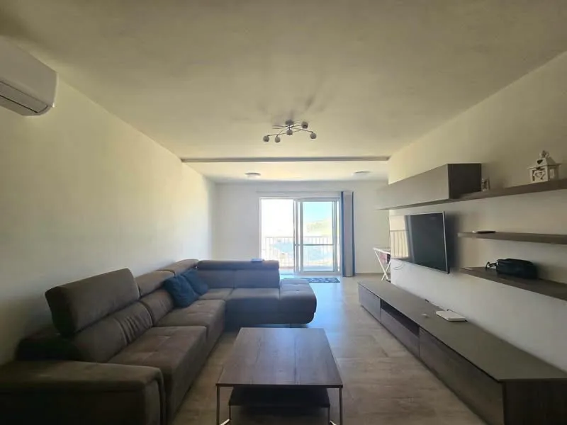 3 bedroom apartment in Gharb for long let