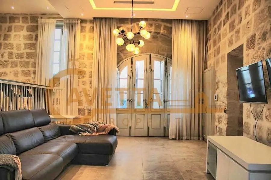 RENT: QORMI VILLA