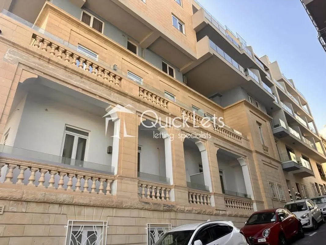 MODERN 2-BEDROOM APARTMENT | SLIEMA