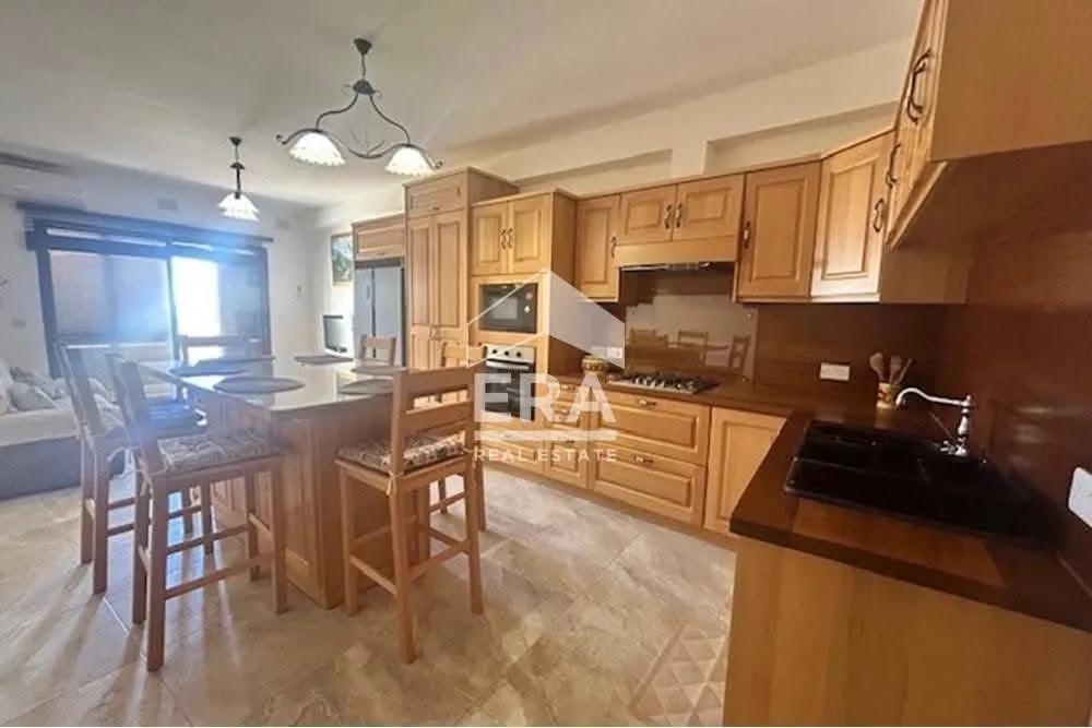 Charming 2 Bedroom Apartment for Rent