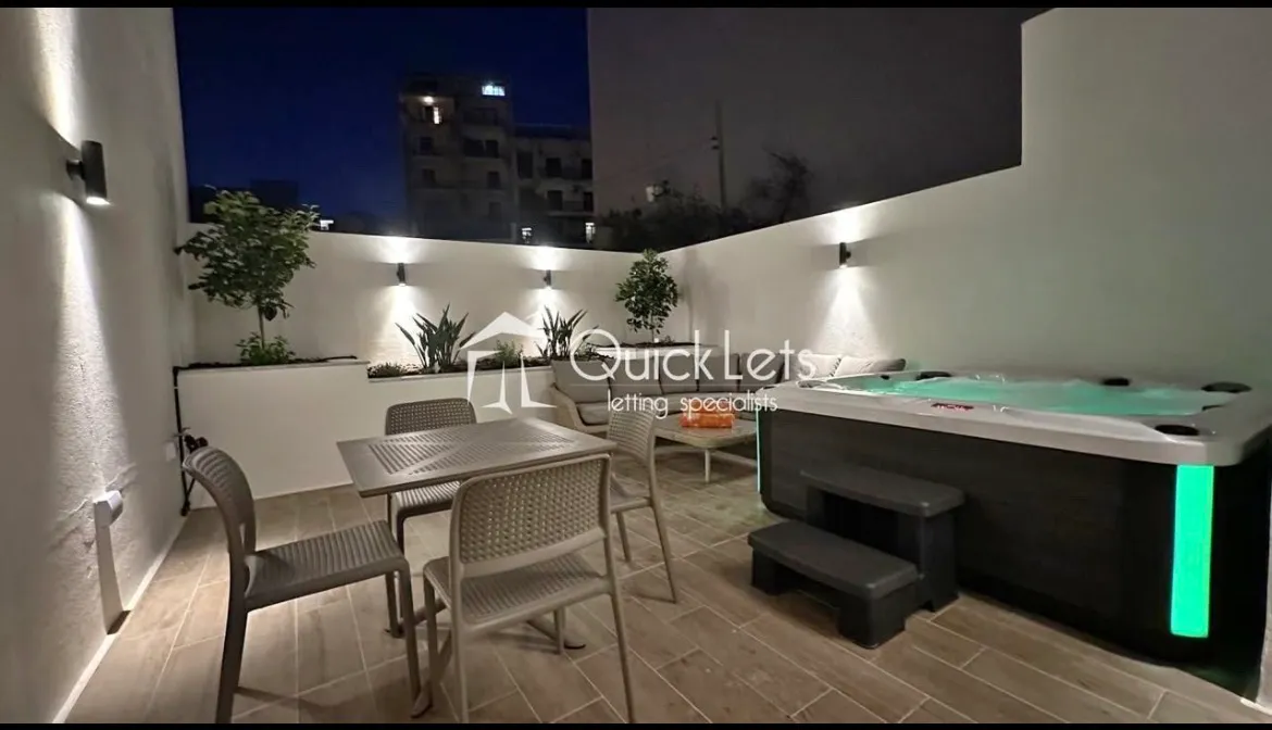 SLIEMA | Seafront 2-Bedroom Apartment with Jacuzzi