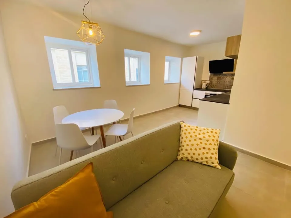 Modern 2-Bed, 2-Bath Apartment in Gżira