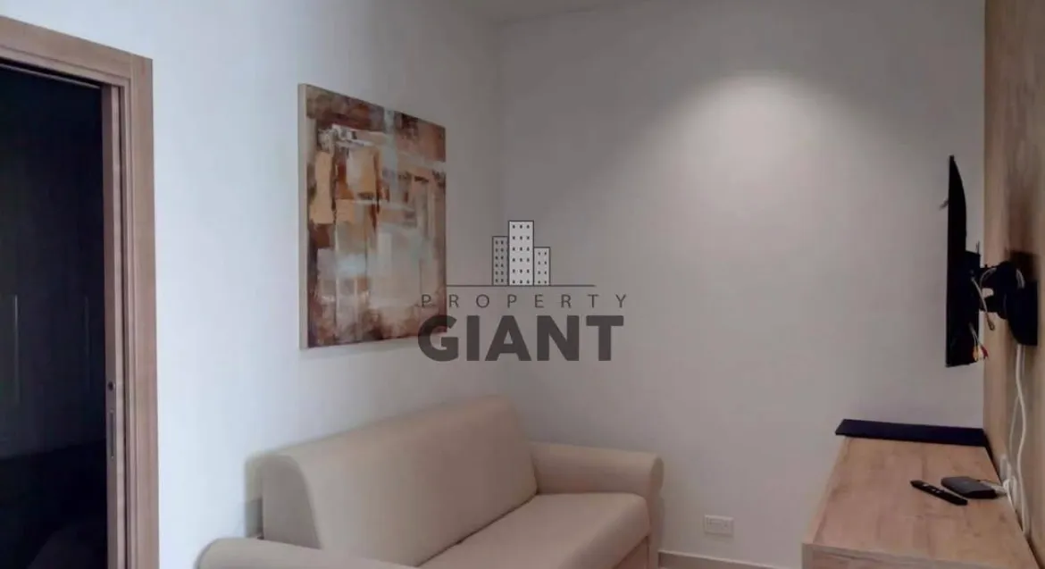 2-Bedroom, 2-Bathroom Maisonette in Msida