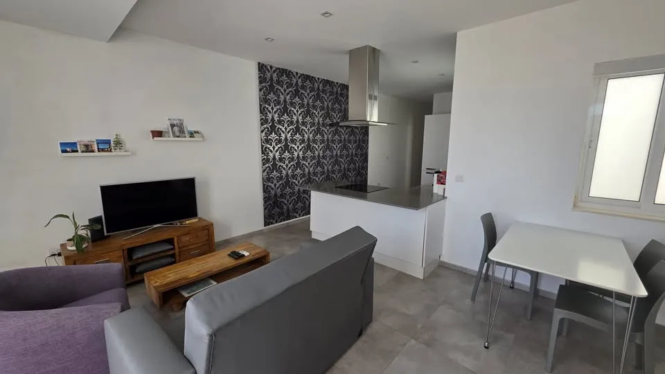 Modern Penthouse available for long let