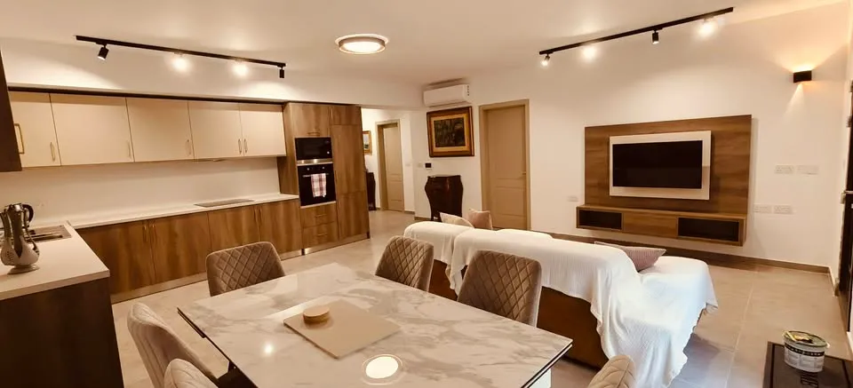 Beautiful brand new 2 bedroom 2 bathroom ground floor for long let