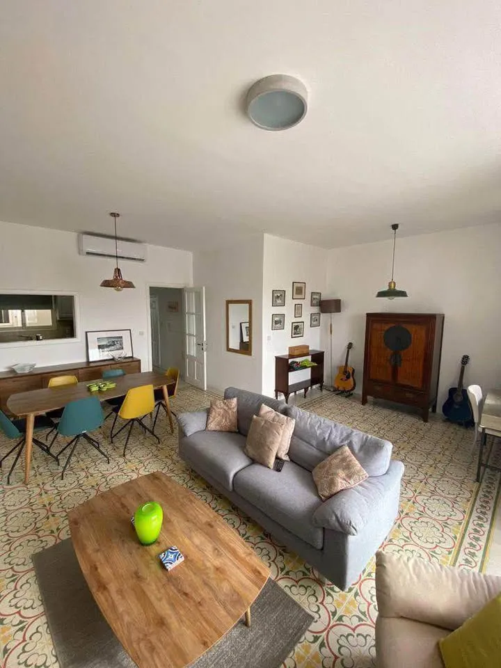 Charming 2-Bedroom Apartment with Traditional Maltese Features