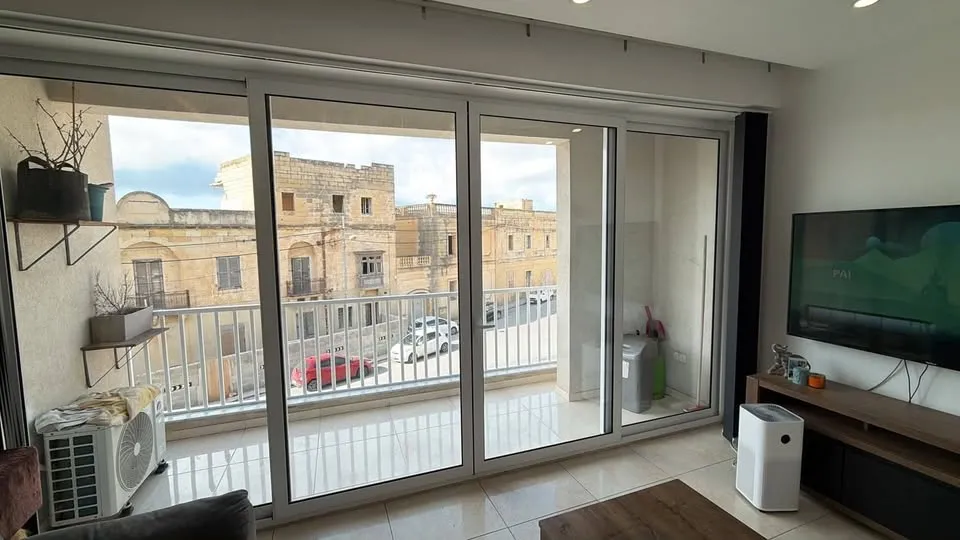 3 bedroom (1 empty room) in Birzebbuga