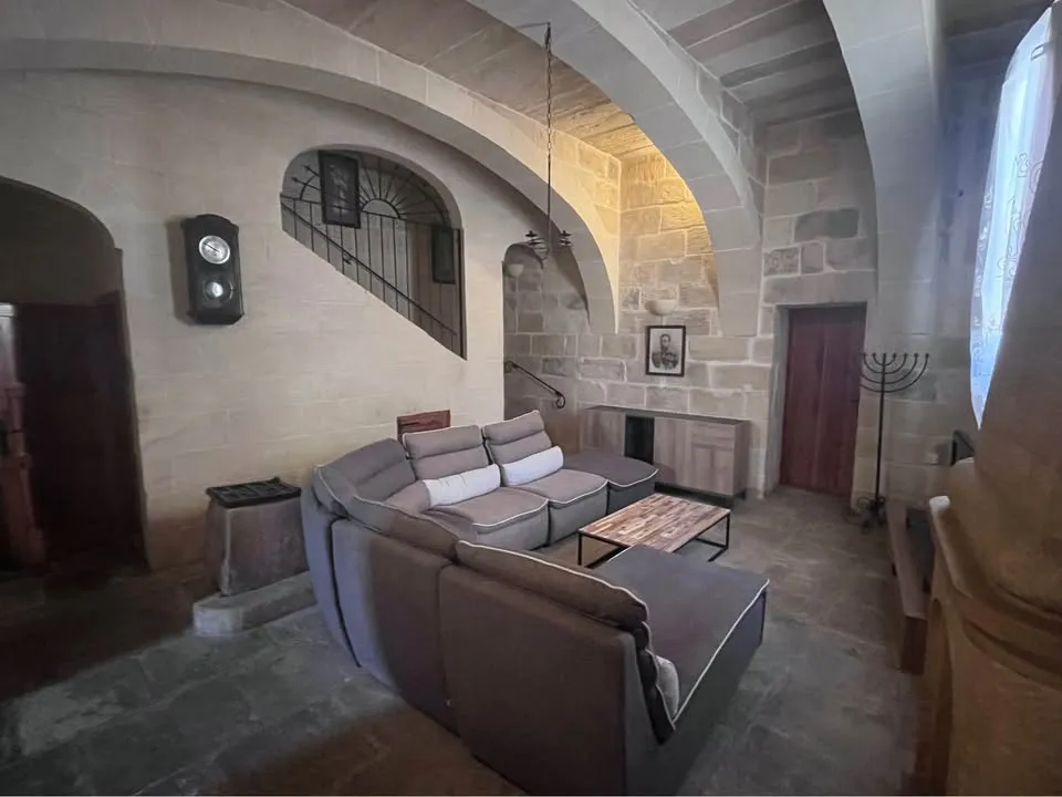 3 bedroom farmhouse with pool and garage
