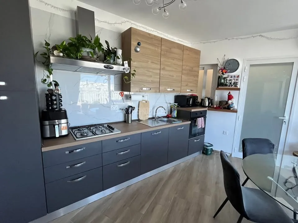 1-Bedroom Penthouse for Rent – Ħamrun