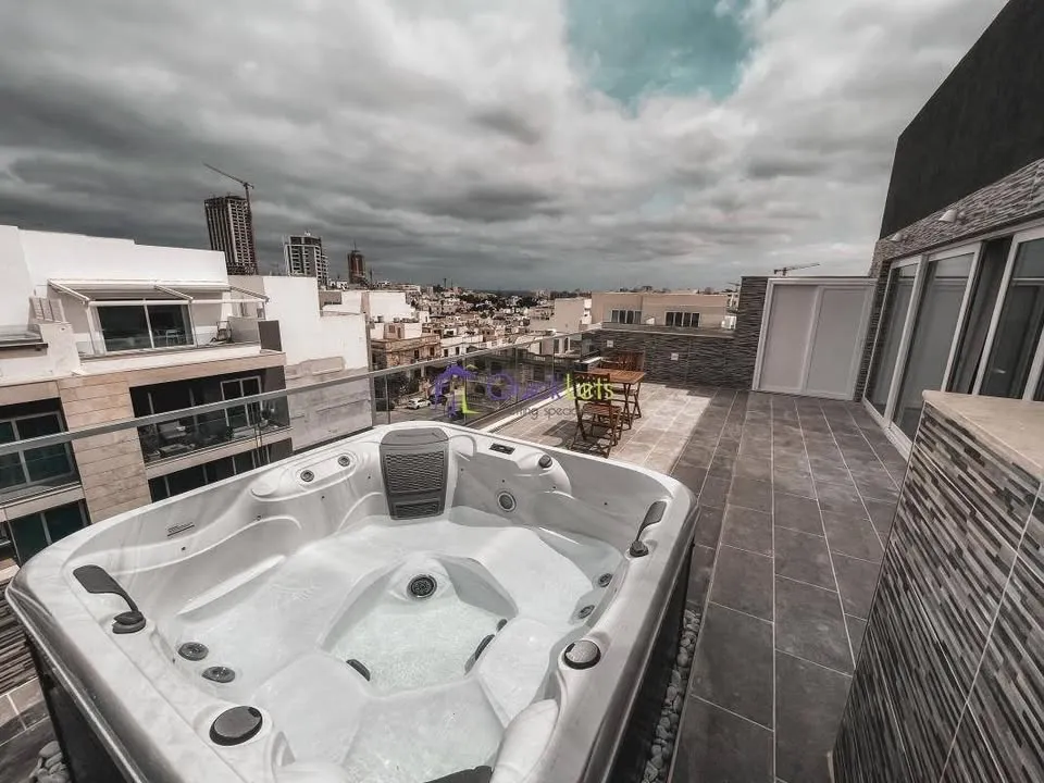 SWIEGI ULTRA MODERN PENTHOUSE WITH JACUZZI