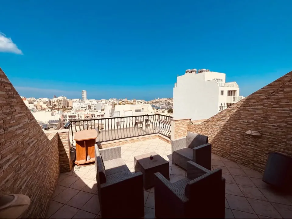 MSIDA - 1 double room + bathroom for rent