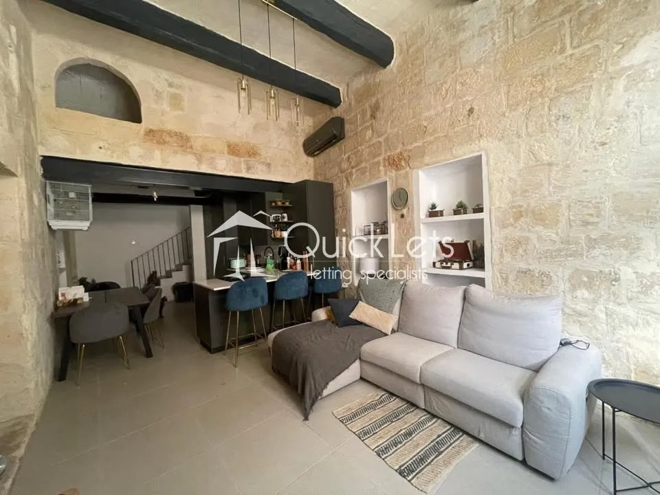 CHARMING HOUSE OF CHARACTER WITH ROOF TERRACE – BALZAN