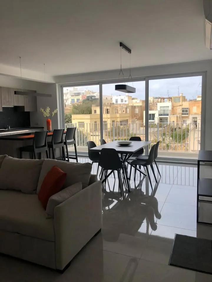 SLIEMA 2 BEDROOM APARTMENT + CAR SPACE FOR RENT