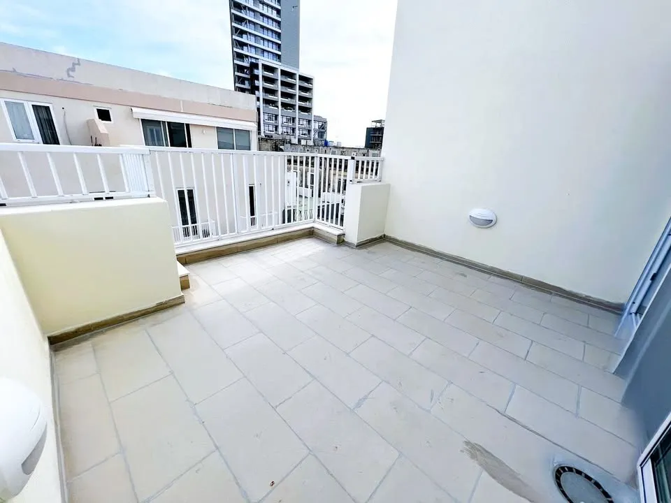2 double bedroom and 2 bathroom penthouse close to Sliema seafront