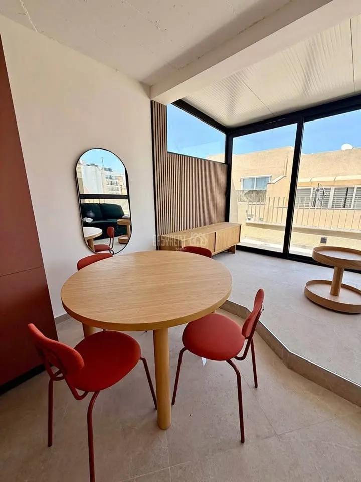 Brand New 2-Bedroom Duplex Penthouse with Private Jacuzzi – Gżira