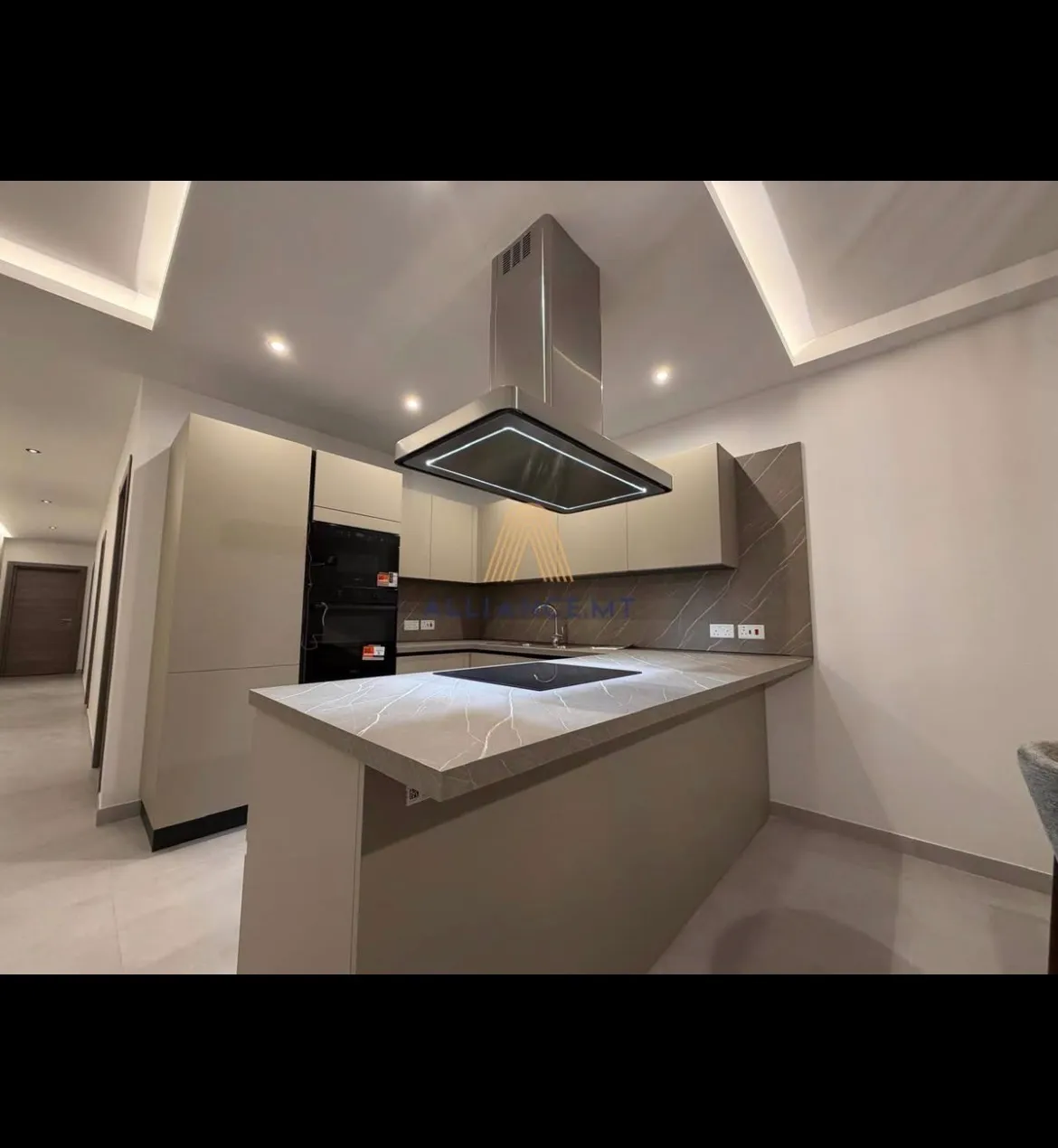 Elevated ground-floor maisonette