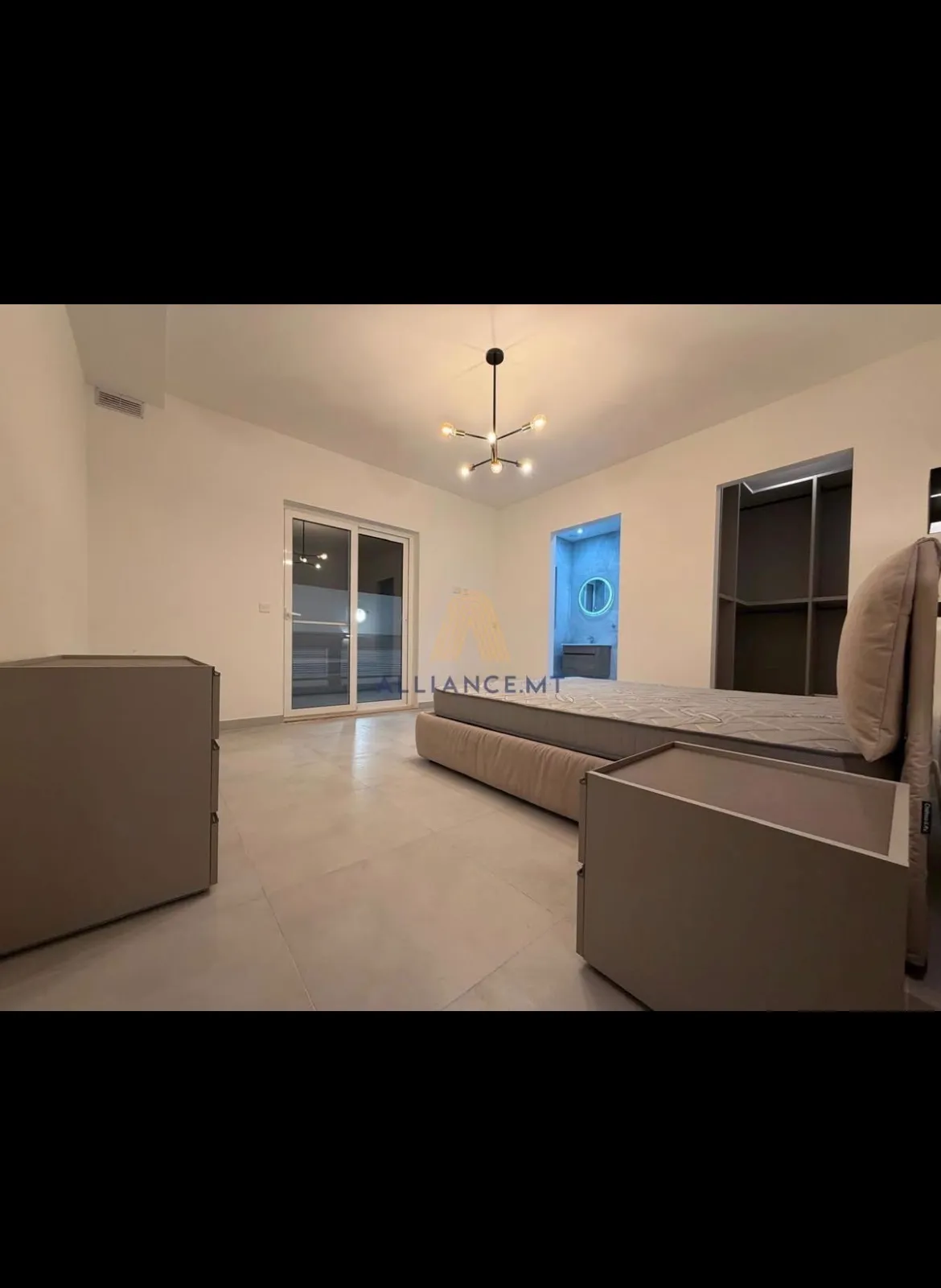 Elevated ground-floor maisonette