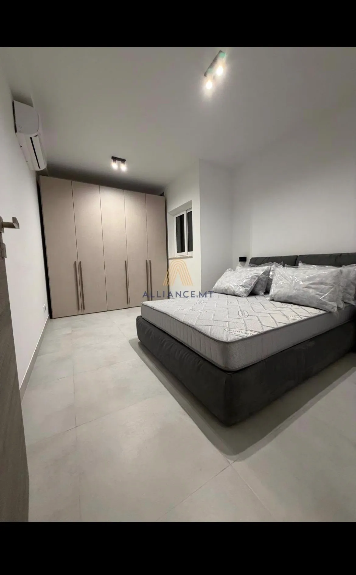 Elevated ground-floor maisonette