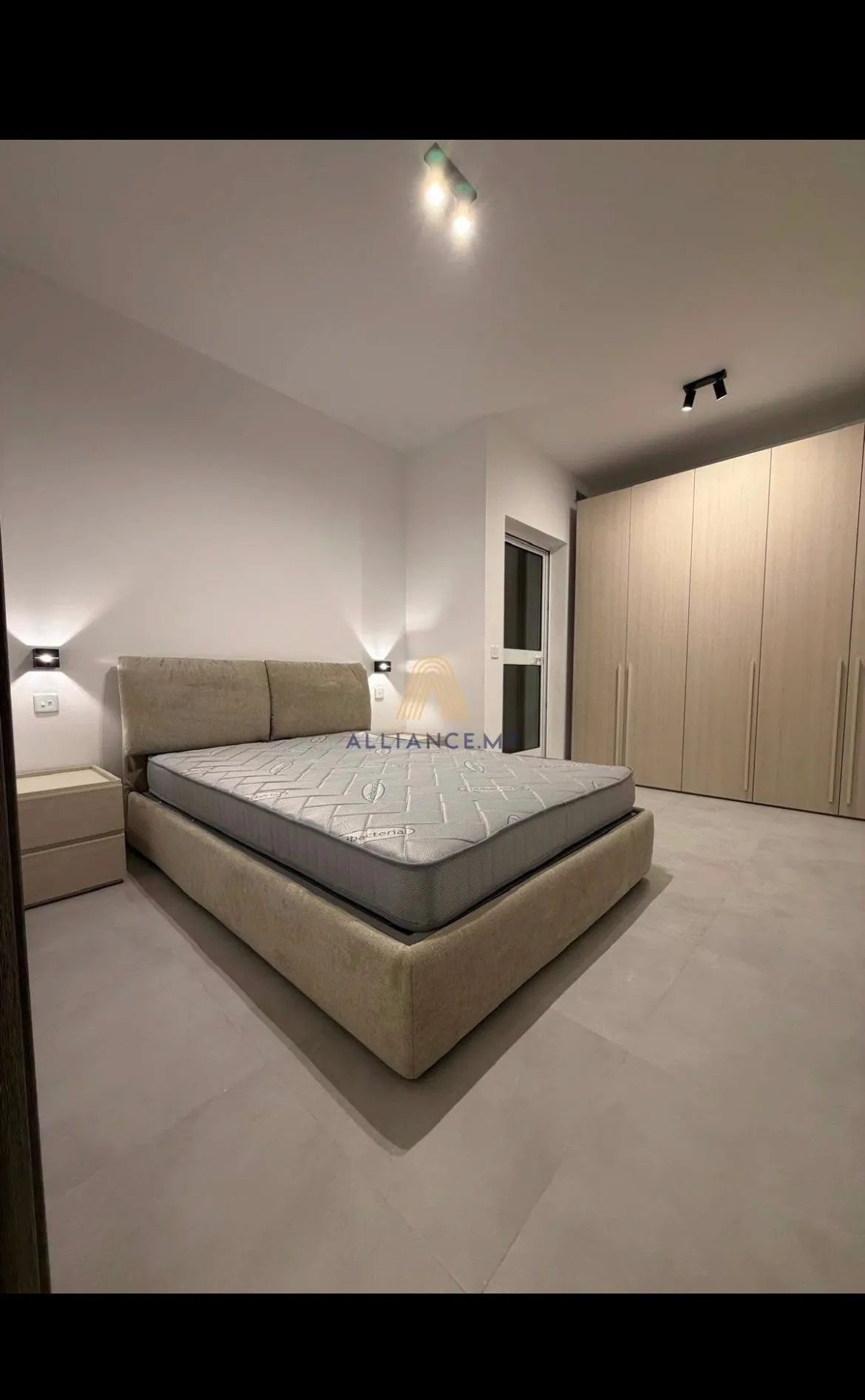 Elevated ground-floor maisonette