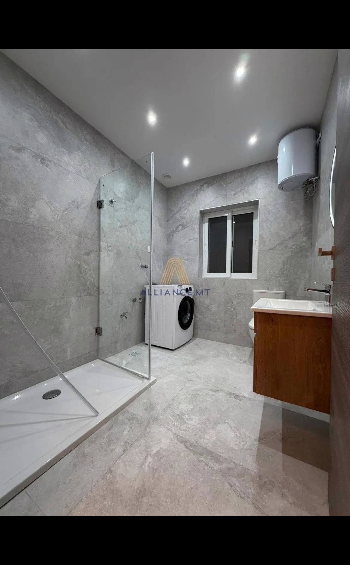 Elevated ground-floor maisonette
