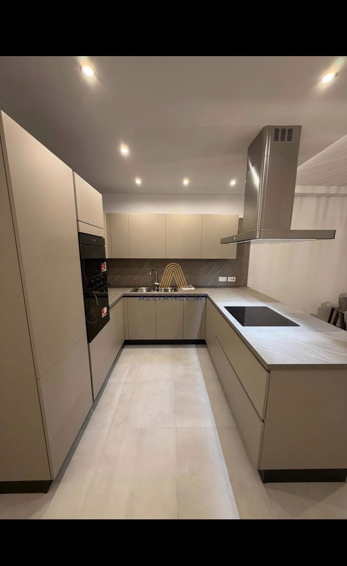 Elevated ground-floor maisonette