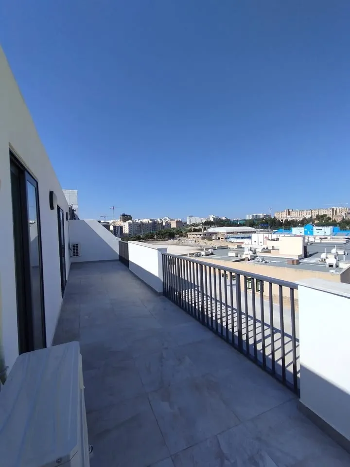1 Bedroom Penthouse in Gzira