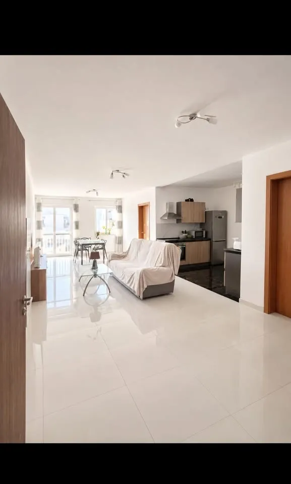 Private room with its own bathroom in Ħamrun