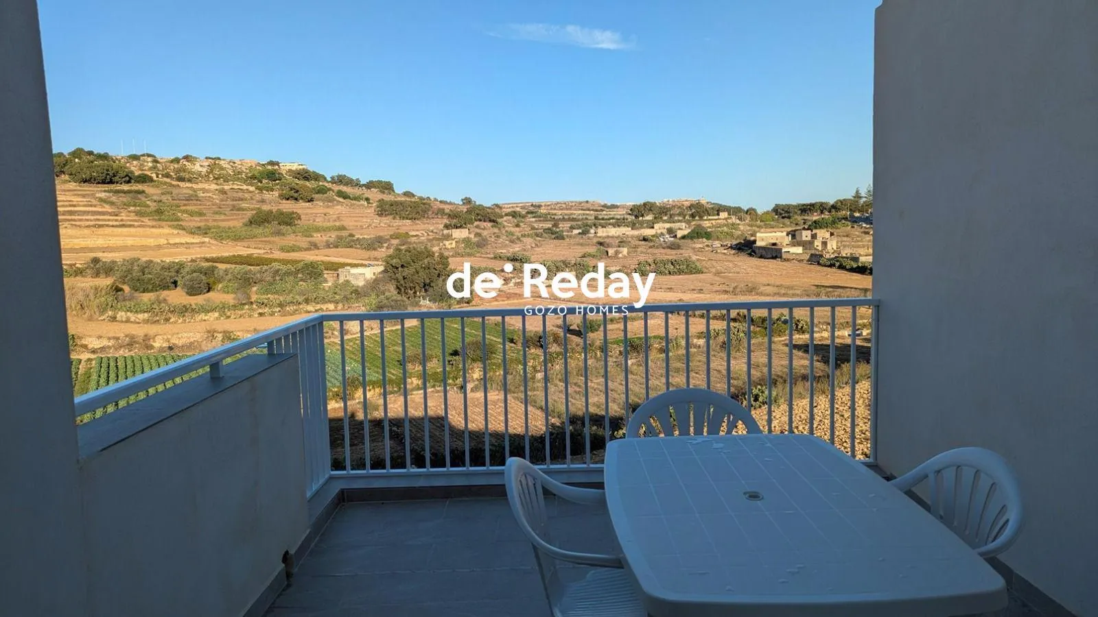 Modern 2 Bedroom Penthouse in Victoria with Views