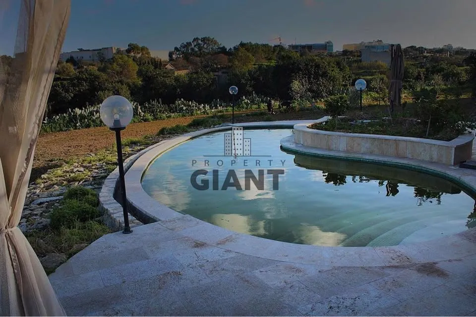 QORMI | Stunning Palazzo with Private Pool