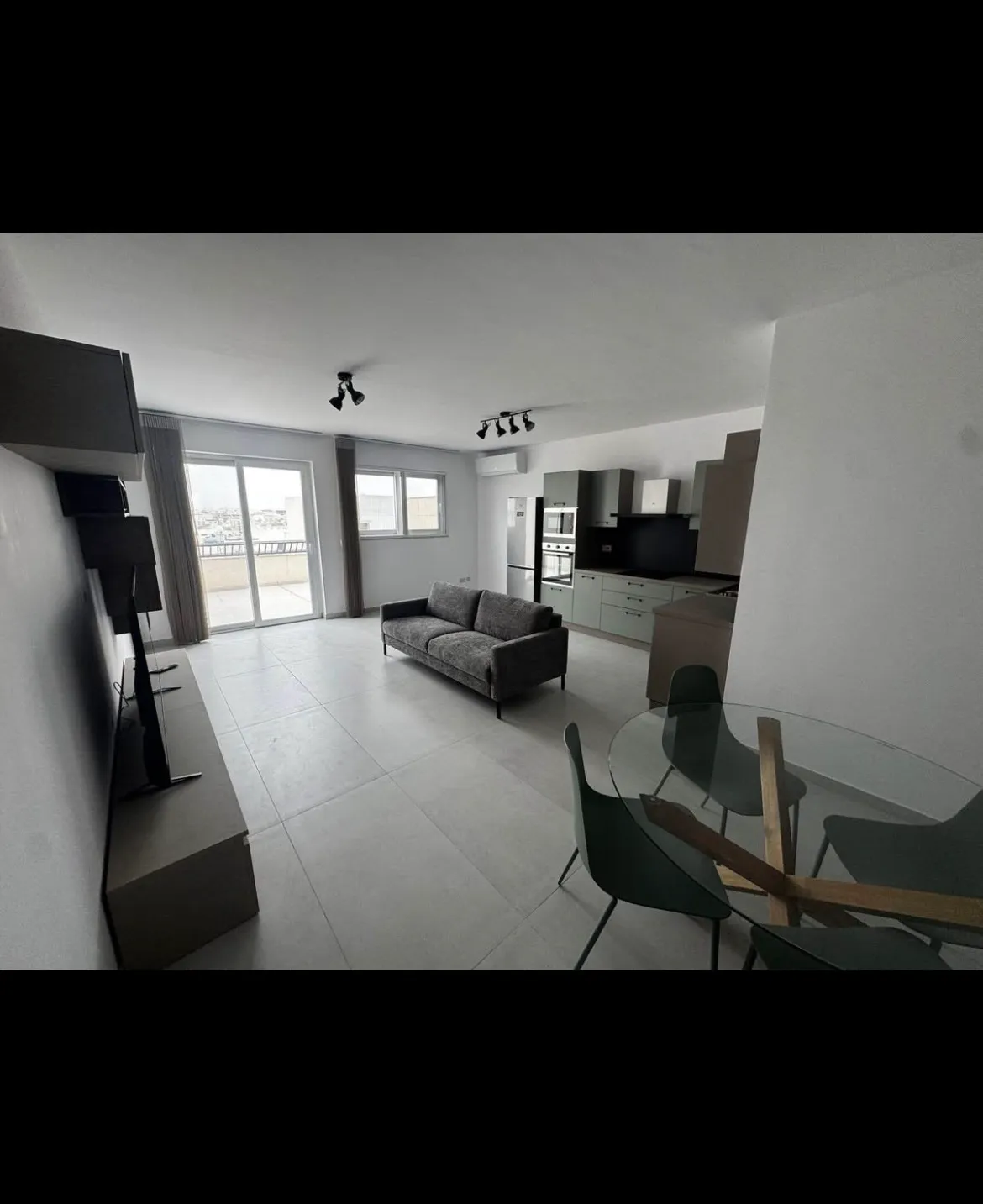 Modern and spacious 2-bedroom and 2 bathrooms apartment