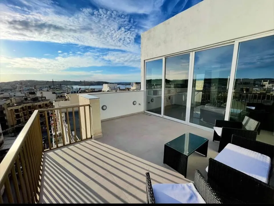 Two-double-bedroom penthouse in Bugibba