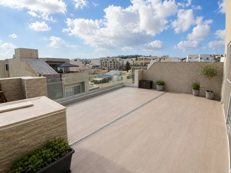 IKLIN - 2 BEDROOMS PENTHOUSE FOR RENT